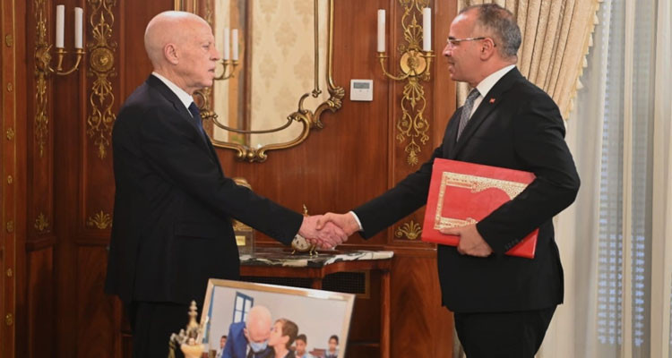 رئيس الدولة لرئيس الحكومة: ''الأموال مرصودة والإنجازات مفقودة''