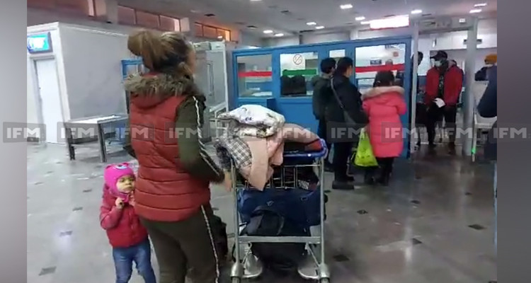 The arrival of an evacuation flight for Tunisians stranded in Ukraine