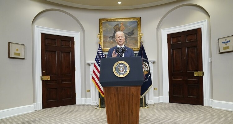 Biden announces the suspension of trade ties with Russia