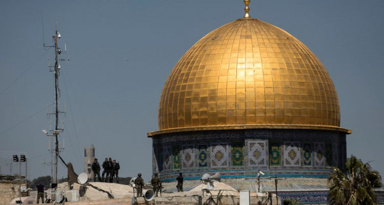 Injured Palestinians in a new Israeli raid at Al-Aqsa