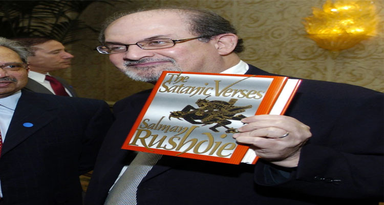 The famous novelist Salman Rushdie stabbed in lecture stage in New York