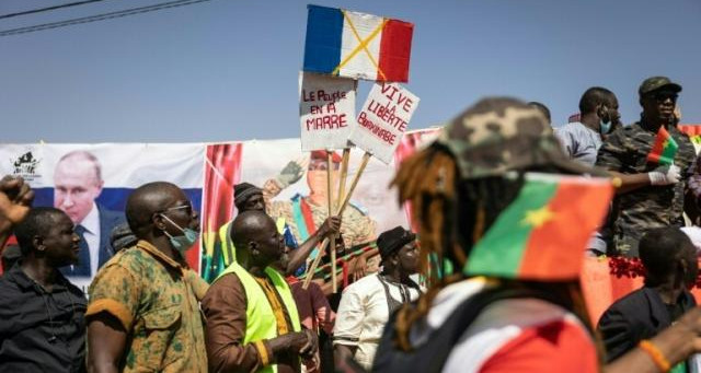 Burkina Faso gives French troops a month to leave