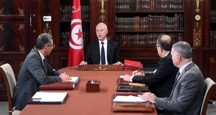 The President receives the Interior Minister and senior security officials