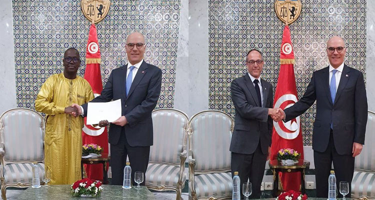 The Tunisian FM receives the Ambassadors of Mali and Argentina