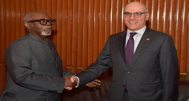 Tunisian FM met with the Cameroonian Minister of External Relations