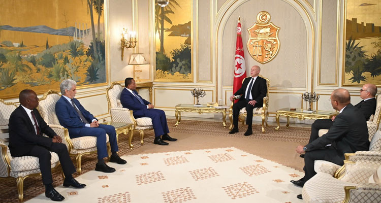 The Tunisian President receives the Congolese Foreign Minister