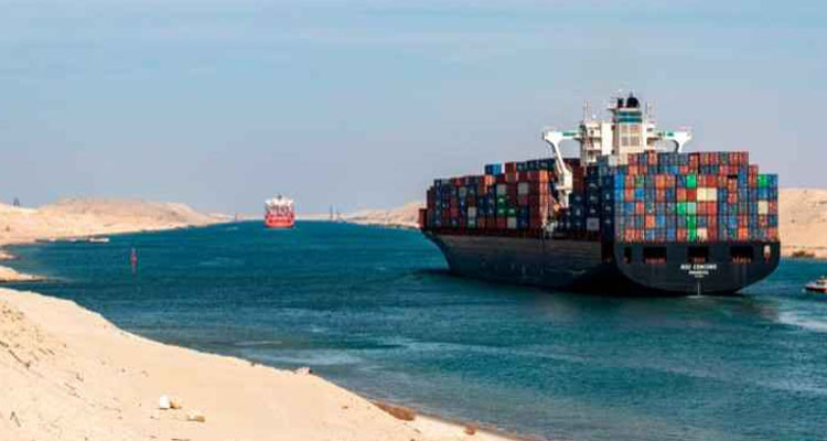 UNCTAD: Weekly Suez Canal Transits Drop by 42%