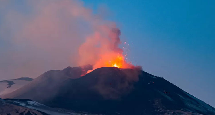Mount Etna Eruption Unlikely to Impact Tunisian Territory, Says Meteorological Institute