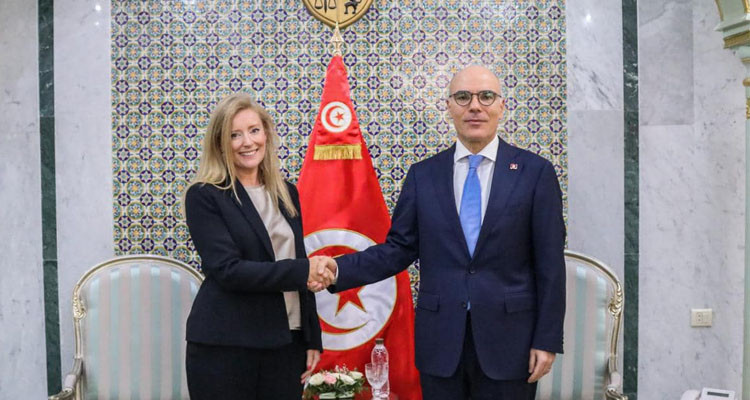 Tunisian FM Receives the British Ambassador for the End of Her Mission