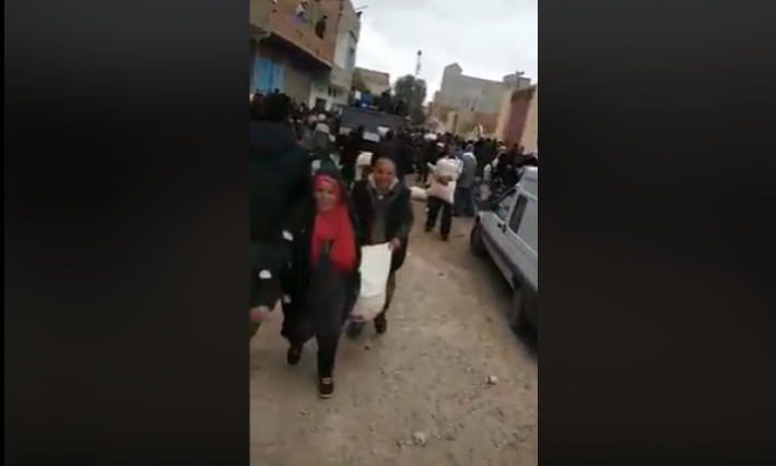 القصرين: مواطنون يستولون على حمولة سميد من شاحنة 