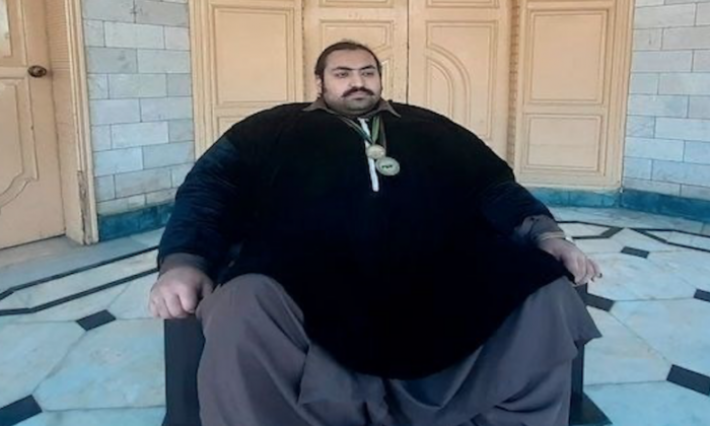 أضخم رجل بالعالم يبحث عن عروس