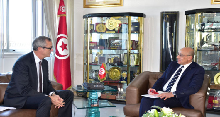 وزير الدفاع يعرب عن ارتياحه للتعاون مع إيطاليا في مراقبة الحدود البحرية