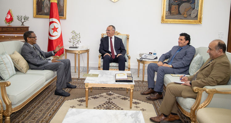 رئيس الحكومة يلتقي وفدا عن اتحاد إذاعات الدّول العربيّة