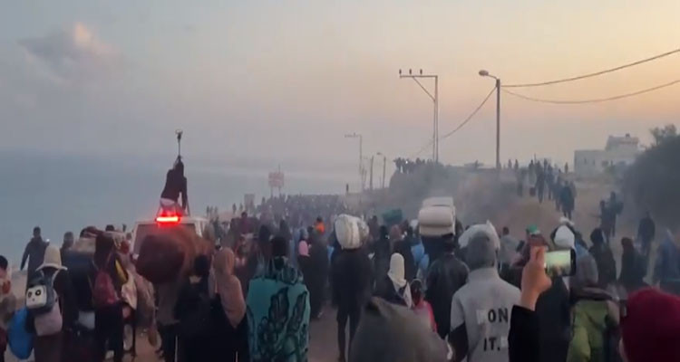 بدء عودة آلاف النازحين إلى شمال قطاع غزة