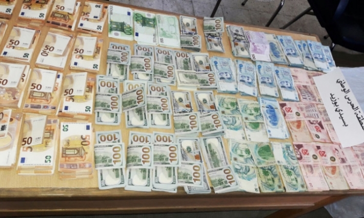 سيدي بوزيد: حجز 150 ألف دينار من العملة الاجنبية وايقاف 6 اشخاص في السبالة