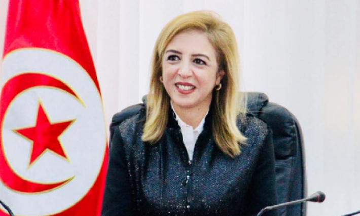 سنية بن الشيخ تصل إلى القيروان للاطمئنان على حالة المصابين في حادث سقوط جدار بقاعة عزيز ميلاد