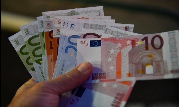 مؤسسة فرنسية تصرف 65 مليون أورو مكافآت لموظفيها 