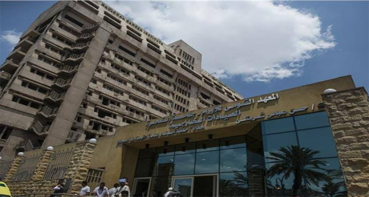 كورونا: إصابة 15 طبيبا وممرضا في جامعة القاهرة بمصر