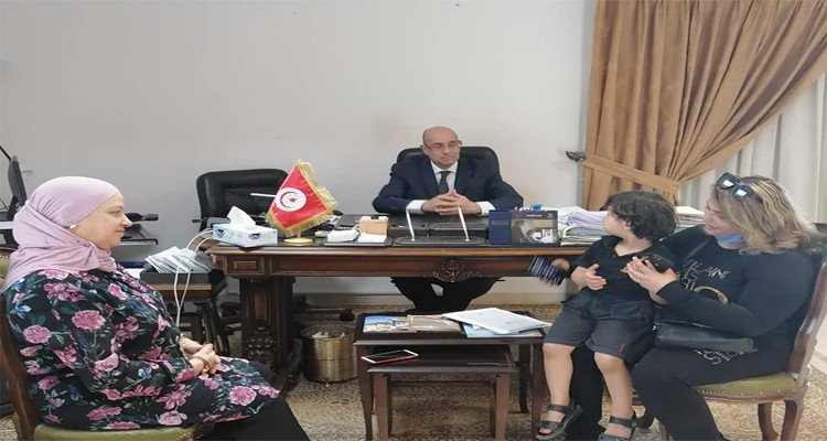 سفير تونس في عمان يستقبل مواطنة تونسية\