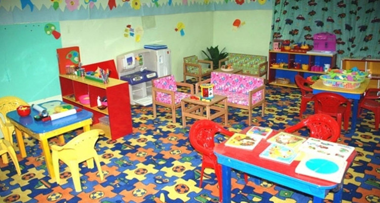 محاضن أطفال