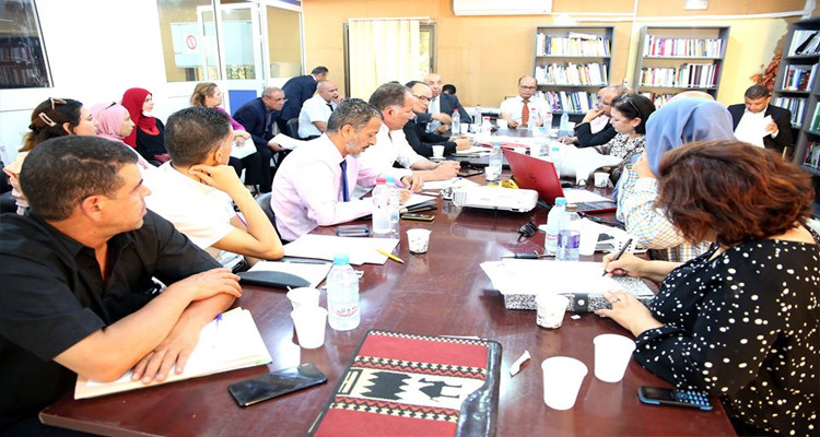 جلسة عمل حول تقدم الدراسات المتعلقة بتهيئة الملعب الأولمبي بالمنزه