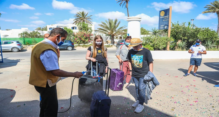 أول رحلة سياحية تصل الى مطار جربة جرجيس الدولي