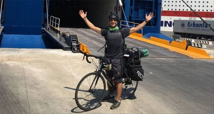 طالب يوناني