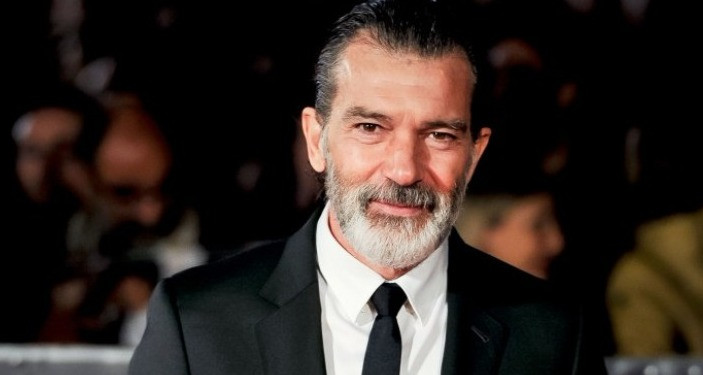 الممثل العالمي أنطونيو بانديراس يعلن إصابته بفيروس كورونا