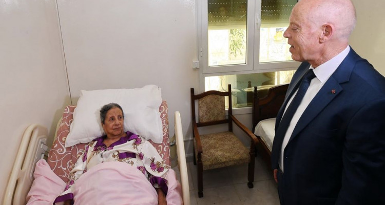 رئيس الجمهورية لدلندة عبدو:''كي باش يشفوك باش يلقاوك زدت زينت''(فيديو)