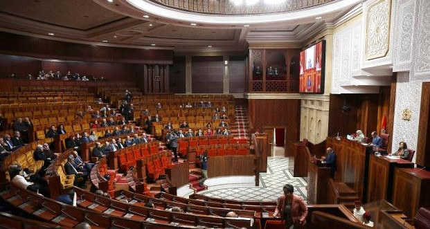 قاتل محكوم علية بالإعدام يؤدي اليمين الدستوري نائباً للبرلمان
