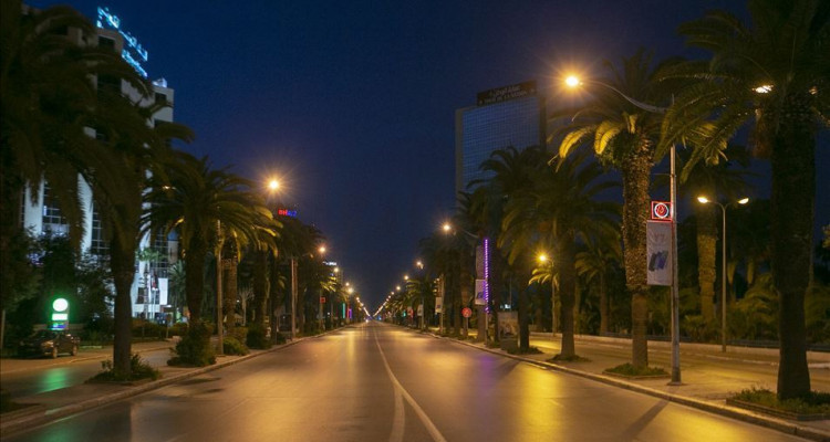 أطبّاء يدقون ناقوس الخطر و يطالبون بالعودة إلى الحجر الصحي الشامل