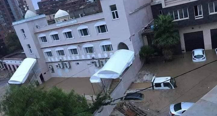 أمطار رعدية بالجزائر... مصرع طفل وغرق أحياء بالعاصمة ومدن