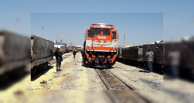 قطار نقل الفسفاط إلى معامل الصخيرة يستأنف نشاطه (فيديو) 