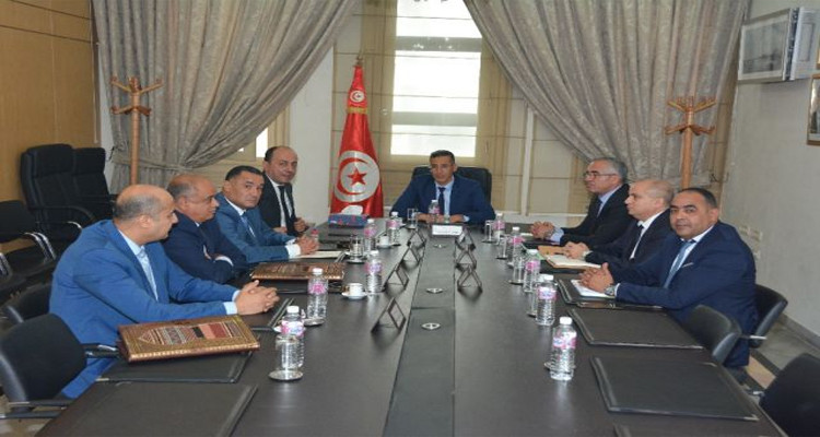 وزير الداخلية الجديد يشرف على جلسة عمل بوزارة الداخلية