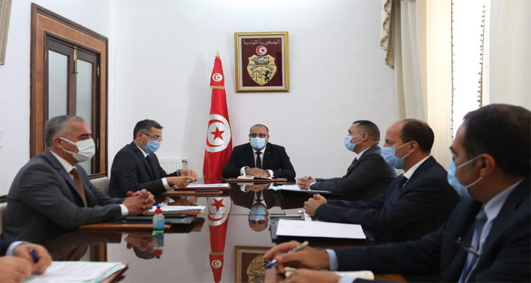 رئيس الحكومة يشرف على جلسة