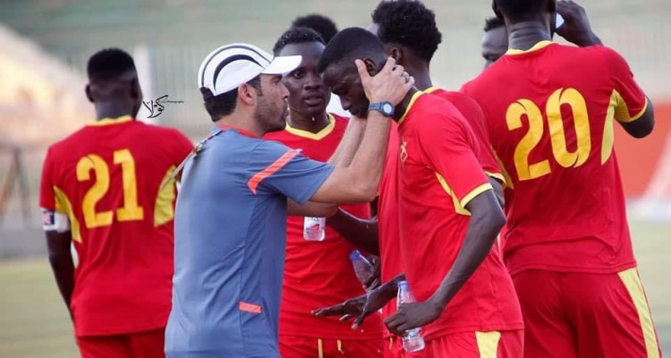 المدرب التونسي جمال خشارم يتوج مع المريخ ببطولة السودان
