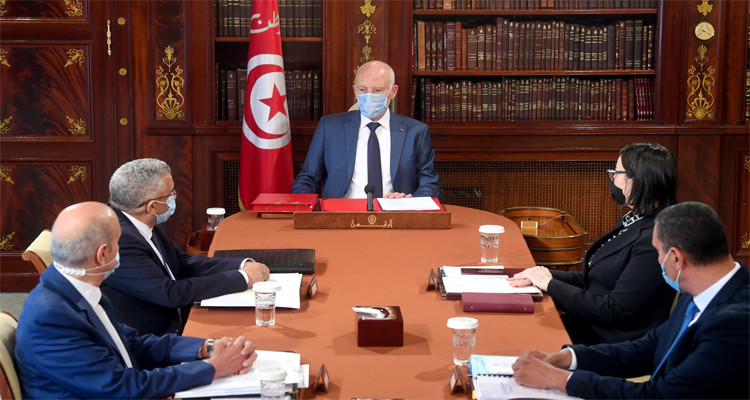 رئيس الدولة مساجين