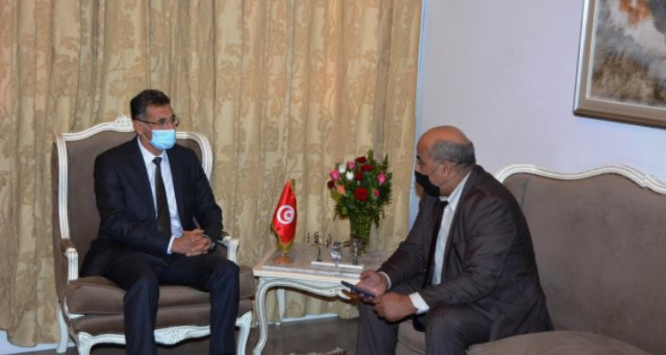 وزير الداخلية يستقبل والد المصور الصحفي نذير القطاري