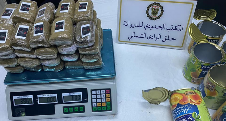 ميناء حلق الوادي : حجز 40 صفيحة من الزطلة مخفية داخل علب معدنية حاملة لعلامة تجارية لفواكه
