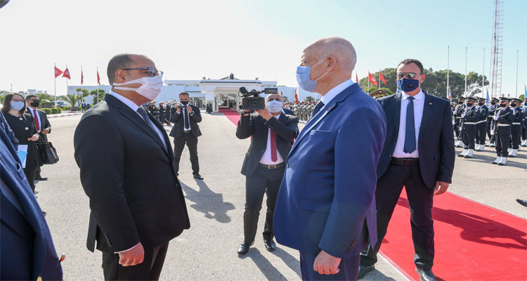 رئيس الجمهورية رفقة المشيشي في المطار