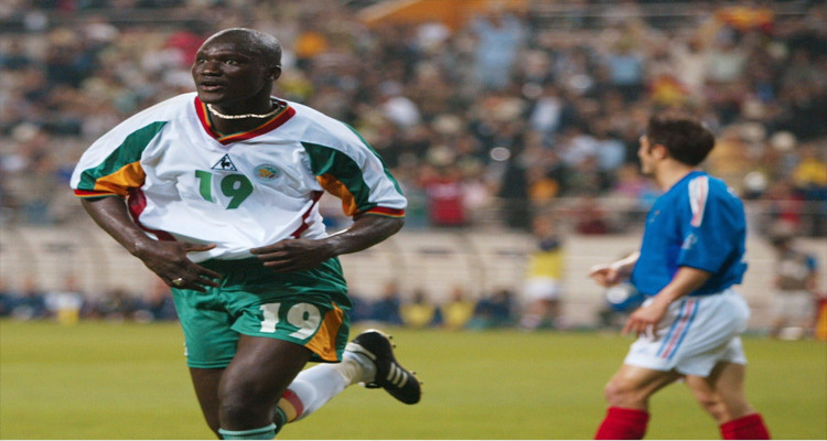 وفاة النجم الأسبق لمنتخب أسود التيرنغا بابا بوبا ديوب 