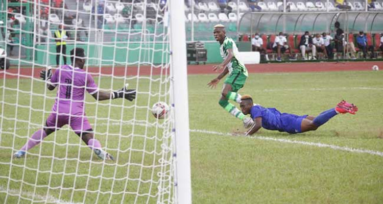 منتخب السيراليون  يعود  من بعيد ضد النسور الخضراء النيجيرية 