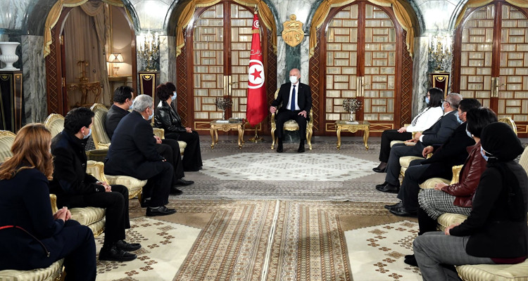 رئيس الدولة لبعض النواب: أعرف من يتواطئ مع الخونة والمجرمين وهذا إنذار أخير