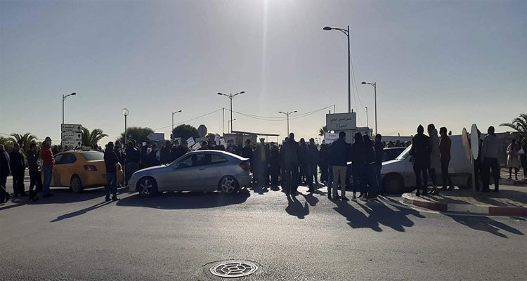 وقفة احتجاجية في البحيرة أمام مستودع الحجز البلدي