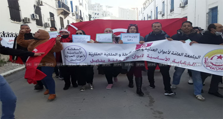 وقفة احتجاجية لأعوان العدلية