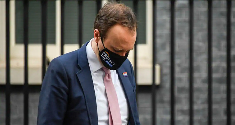 وزير الصحة البريطاني: السلالة الجديدة لكورونا خرجت عن السيطرة 