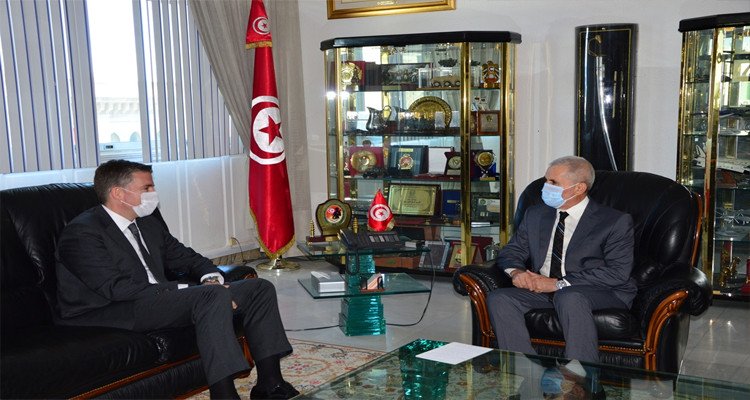 وزير الدفاع والسفير التركي بتونس