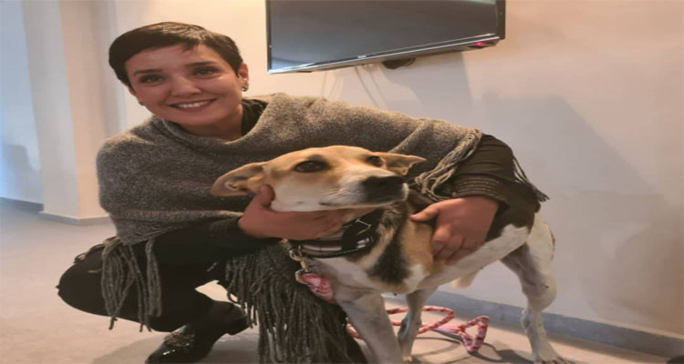 سنية الدهماني رفقة كلبة