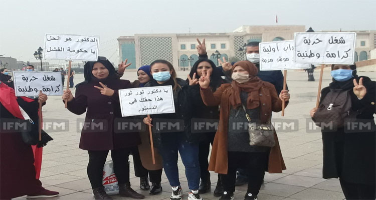 وقفة احتجاجية للدكاترة الباحثين المعطلين عن العمل يحتجون في القصبة