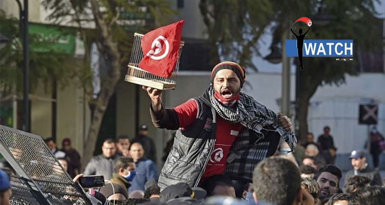 انا يقظ احتجاجات دعم مطلق